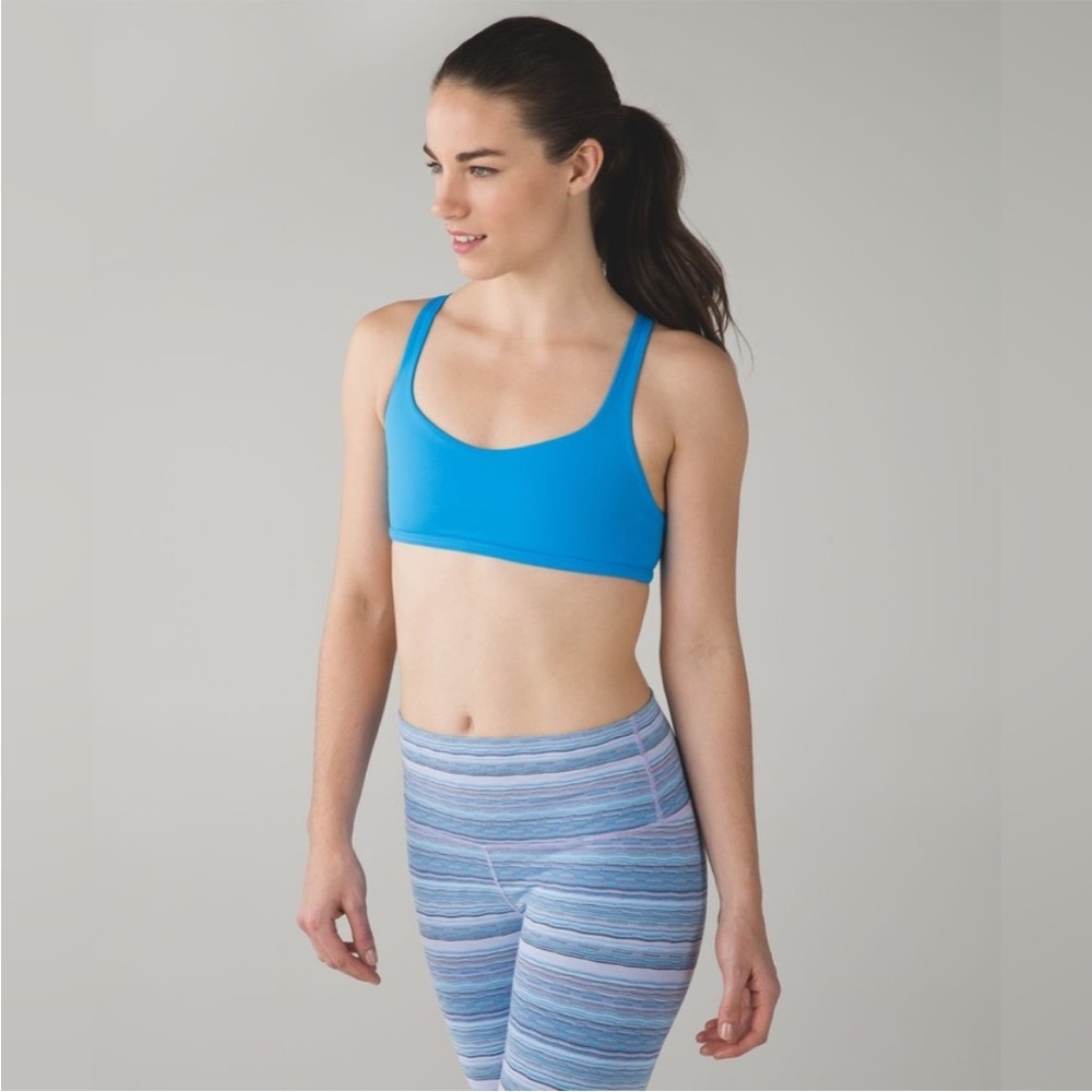 LULULEMON Free to be Wild Sports Bra in Blue. Size 6.